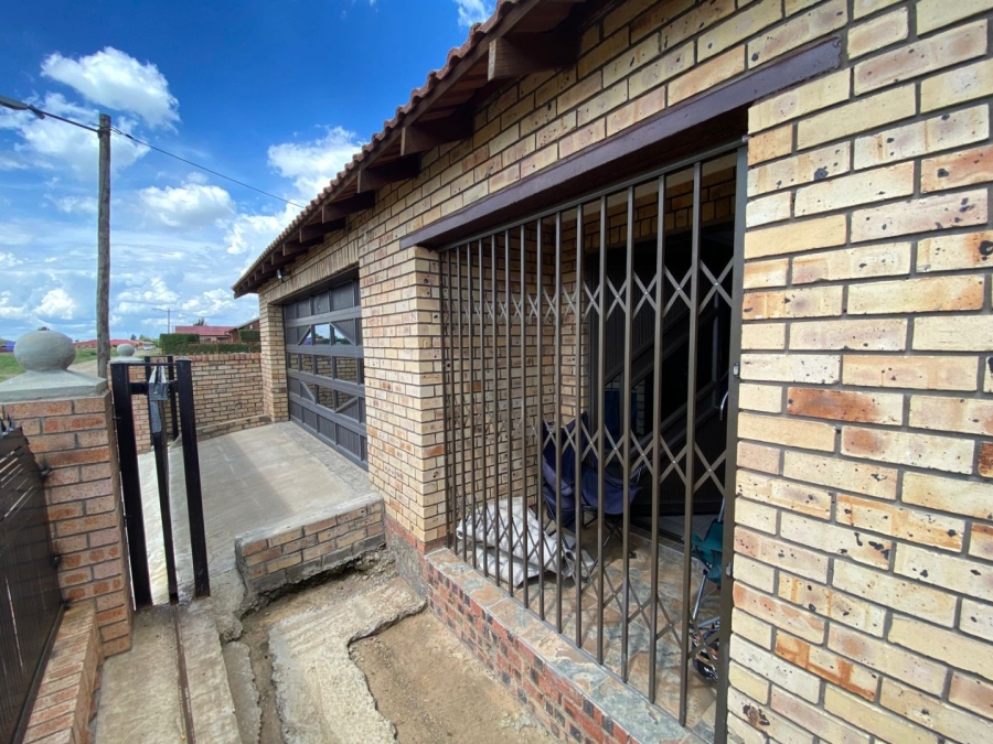 3 Bedroom Property for Sale in Selosesha Free State